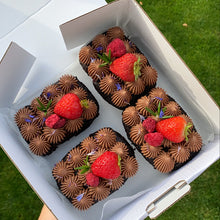 Load image into Gallery viewer, Mini Cakes (box of 6)
