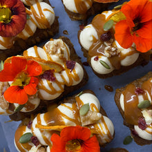 Load image into Gallery viewer, Mini Cakes (box of 6)